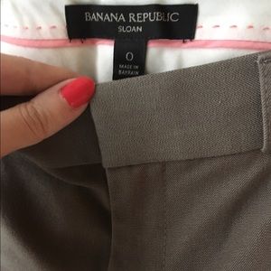 Sloan-fit Slim Ankle Pant in light khaki