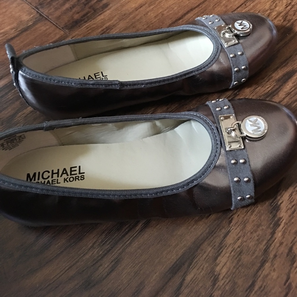 Michael kors closed toed flats