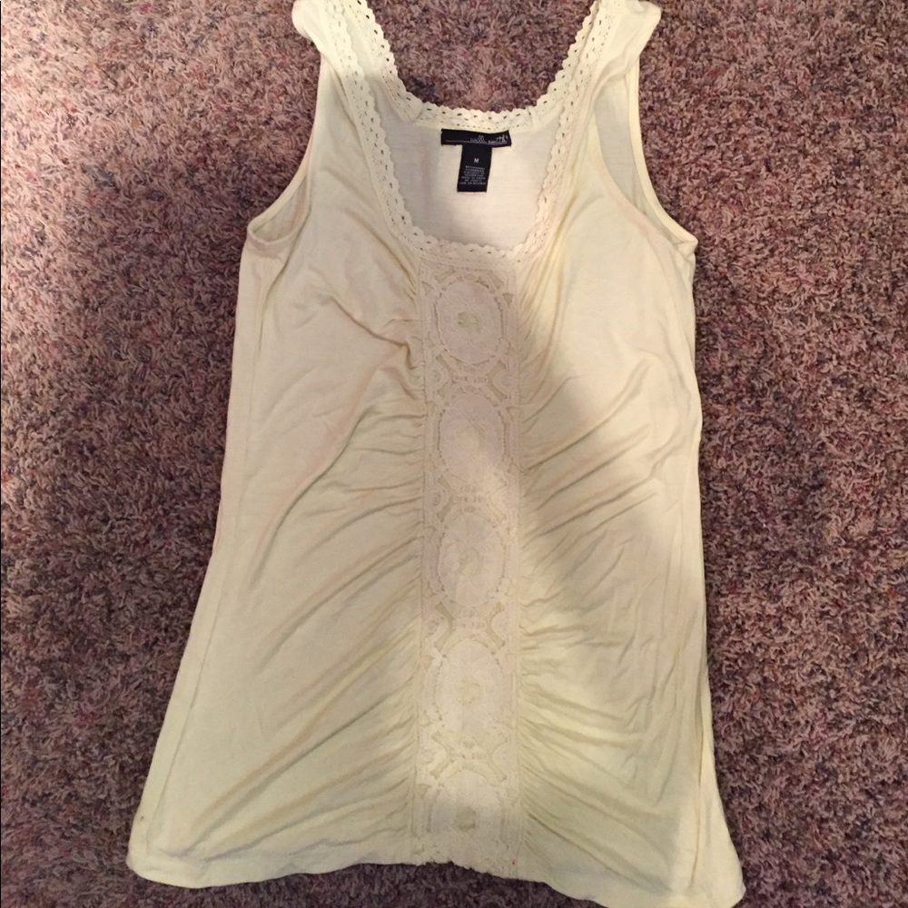 Beautiful yellow lace detail tank!