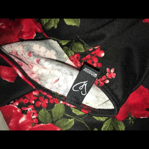 Red Rose Print Strapless Mini Dress! ♥️ 🌹 - Picture 4 of 4