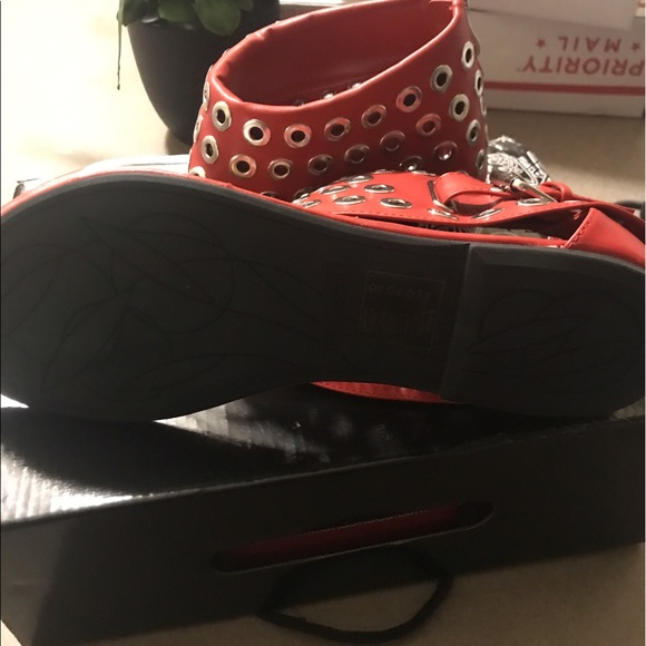 Sandals - Picture 3 of 3