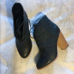 Steve Madden Salenna black lace up booties