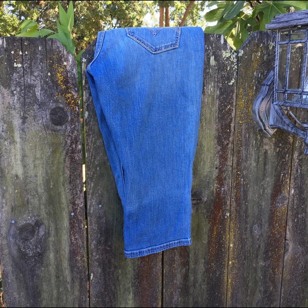 Levi's Cropped Jeans - Picture 5 of 5