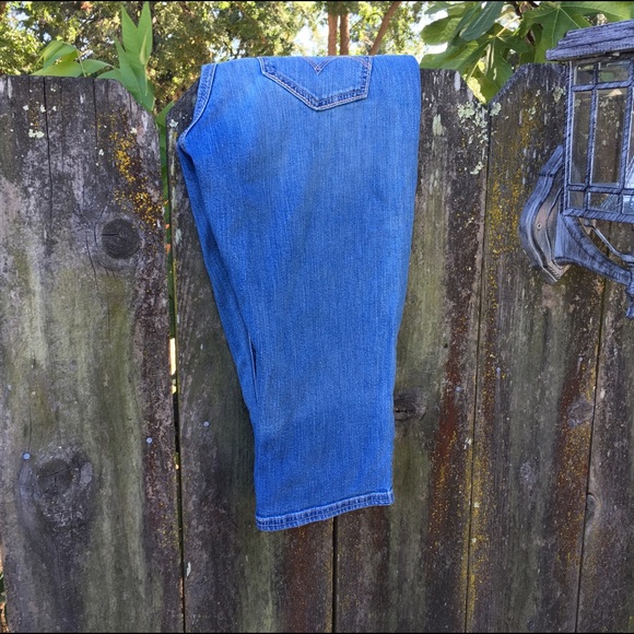 Levi's Cropped Jeans - Picture 5 of 5