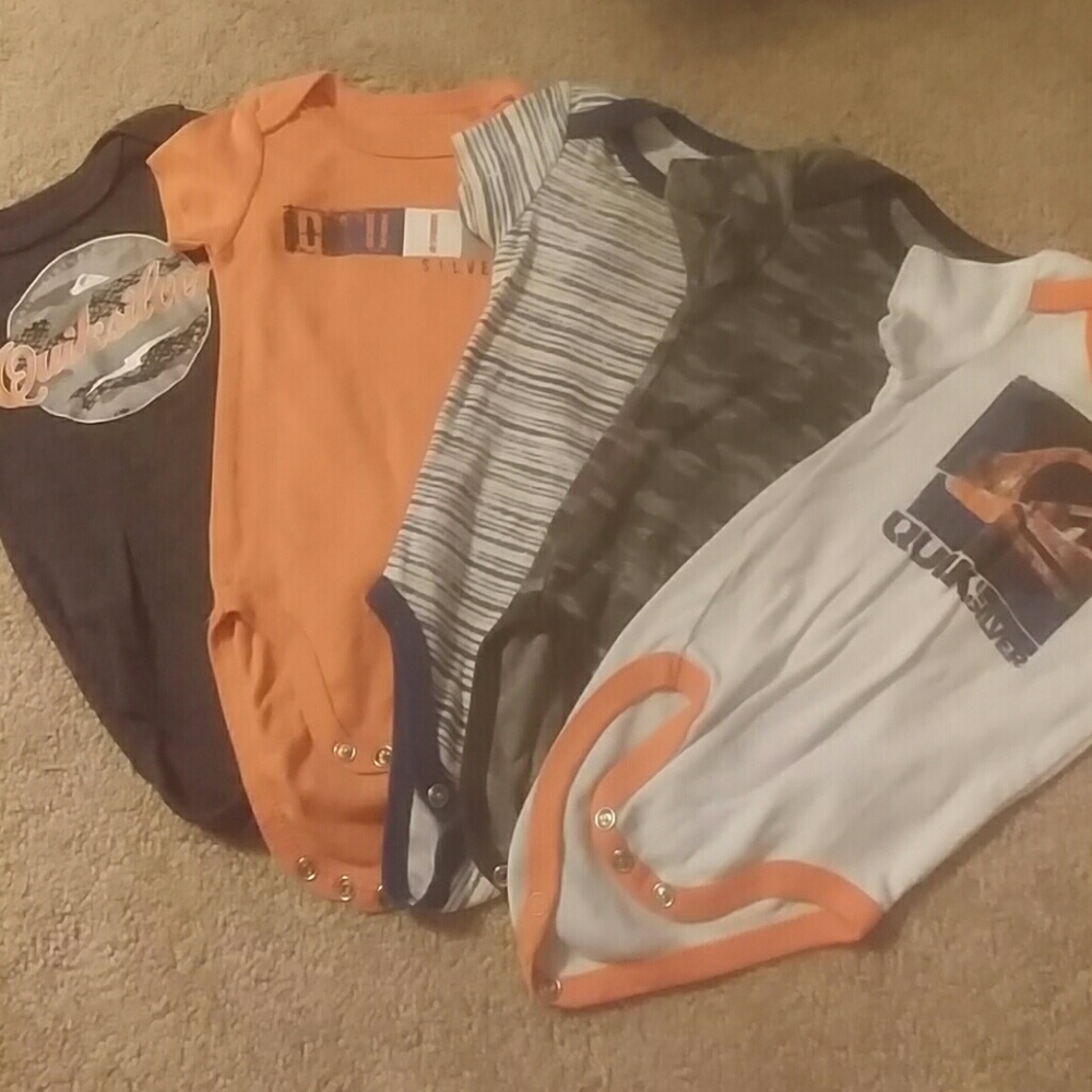 Boys Quit silver onesies