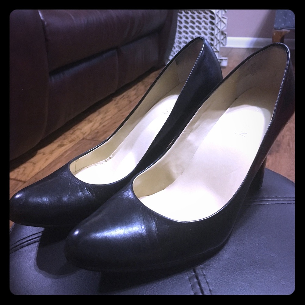 Like new almond toe stiletto