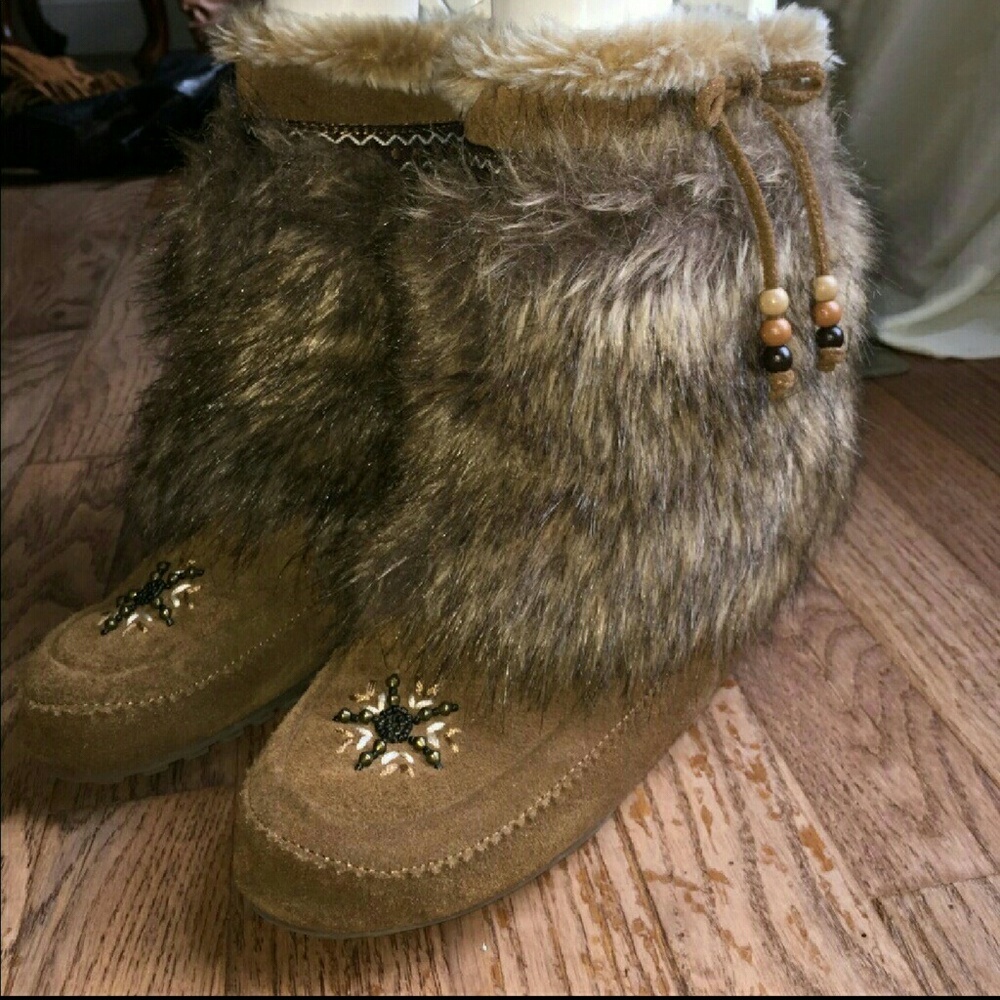 Cute Minnetonka fur booties size 7
