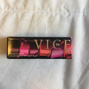 Urban decay cream lipstick in "crush"