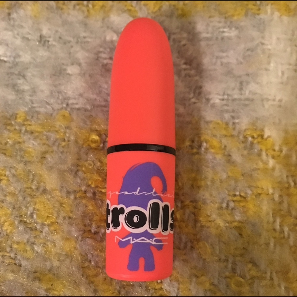 Limited edition TROLLS MAC💜Midnight💙Troll(matte)