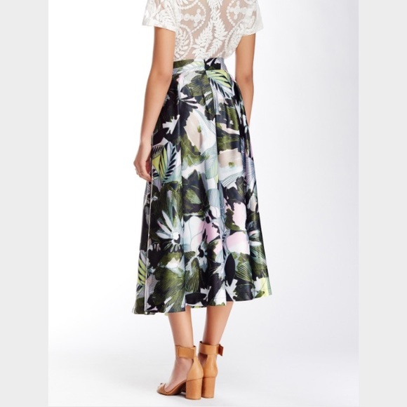 055. 🎉Romeo + Juliet Full A-Line Skirt - Picture 2 of 3