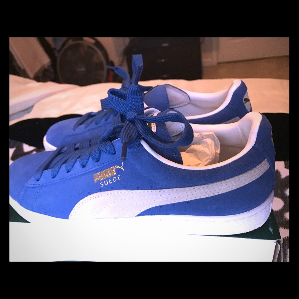 Woman's puma sneakers