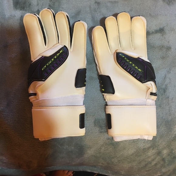Soccer goalie gloves - Picture 3 of 7