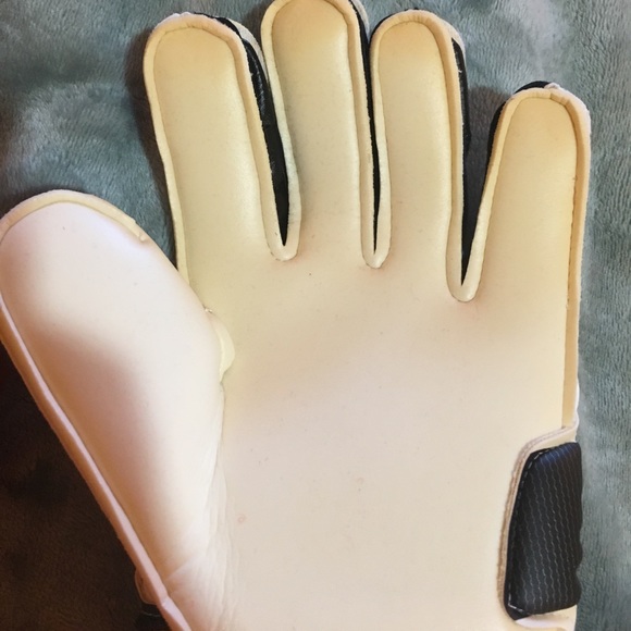 Soccer goalie gloves - Picture 5 of 7