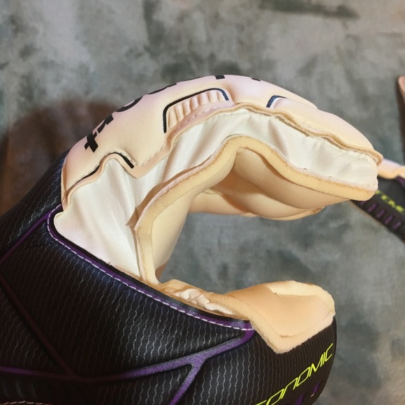 Soccer goalie gloves - Picture 6 of 7
