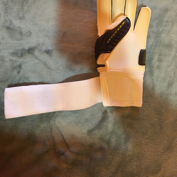 Soccer goalie gloves - Picture 7 of 7