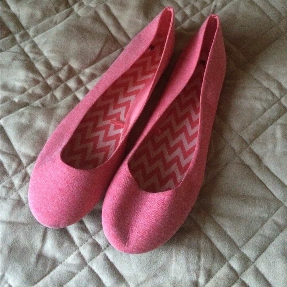Cute pink flats!