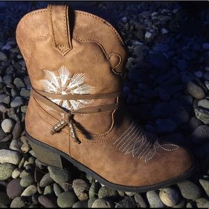 Embroidered Cowgirl Boots