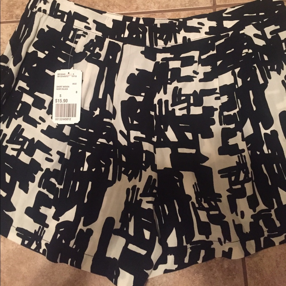 Shorts - Picture 3 of 3