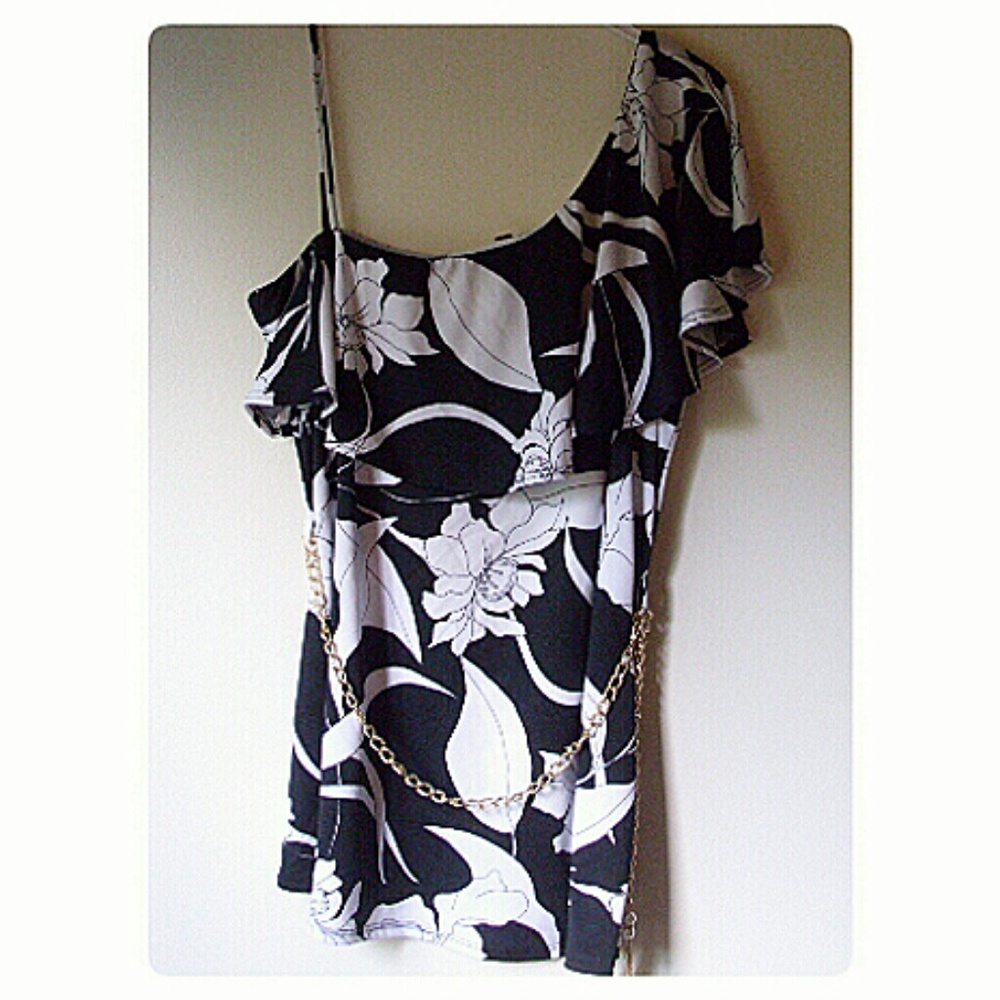 PLUS SIZE ONE SHOULDER TOP WITH BELT!💗 - Picture 3 of 7