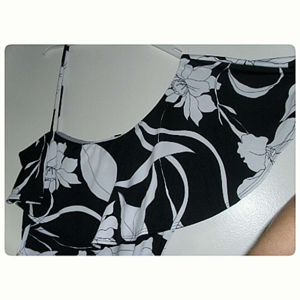 PLUS SIZE ONE SHOULDER TOP WITH BELT!💗 - Picture 6 of 7