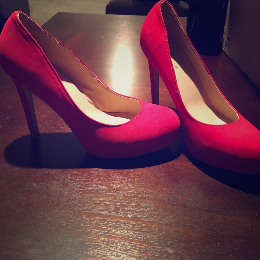 Red Pumps