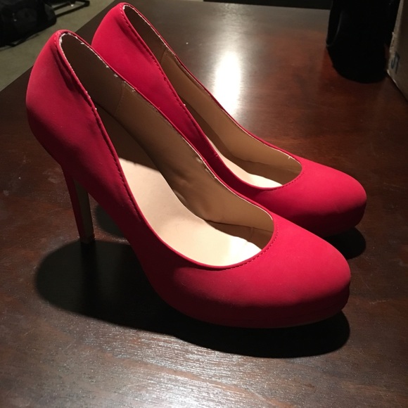 Red Pumps - Picture 4 of 4