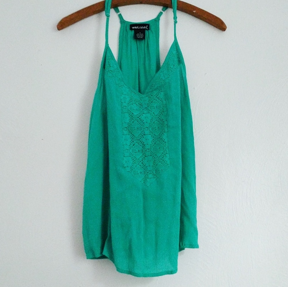Teal wet seal tank