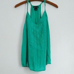 Teal wet seal tank