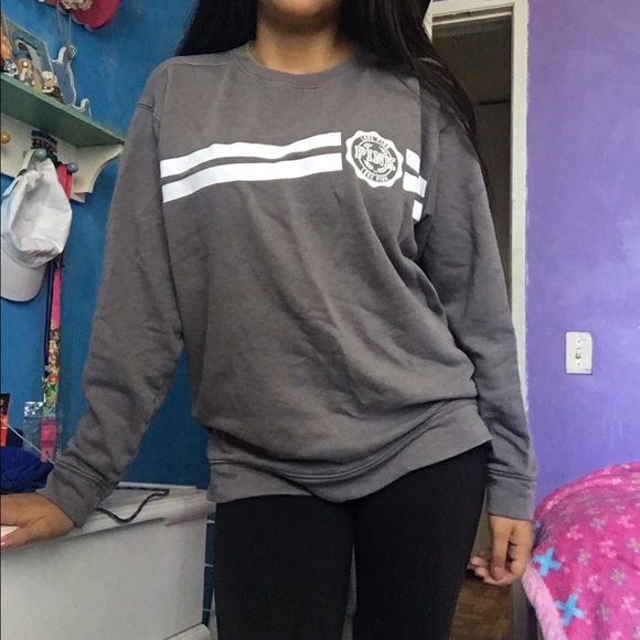 Victoria Secret's Pink sweater - Picture 3 of 4