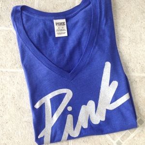 VS Pink V-neck tee