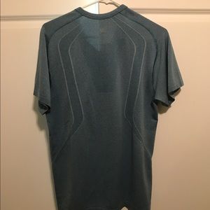 Short sleeve lulu shirt.