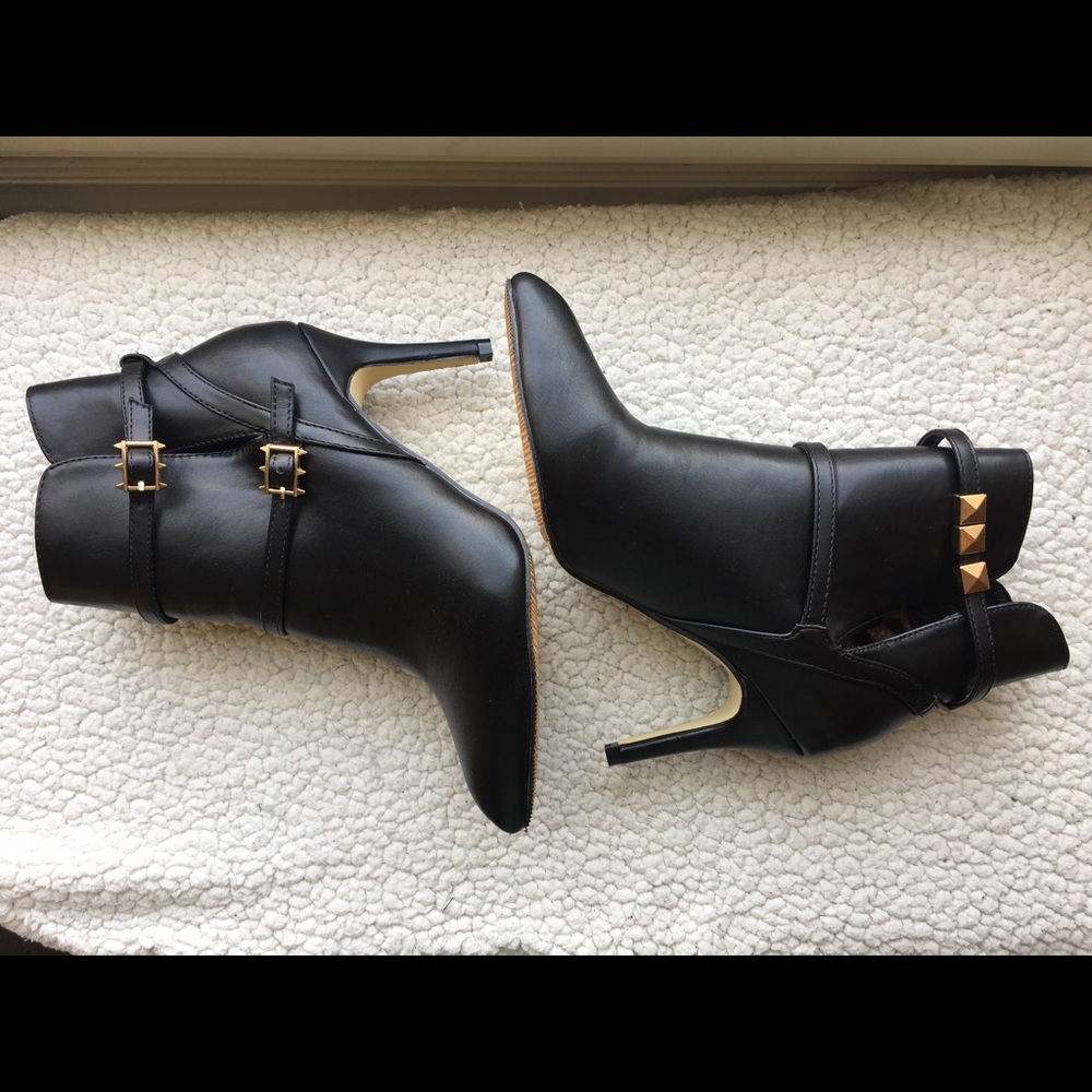High heel slip-on ankle boots