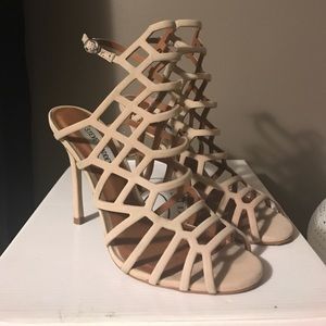 Nude gladiator pumps