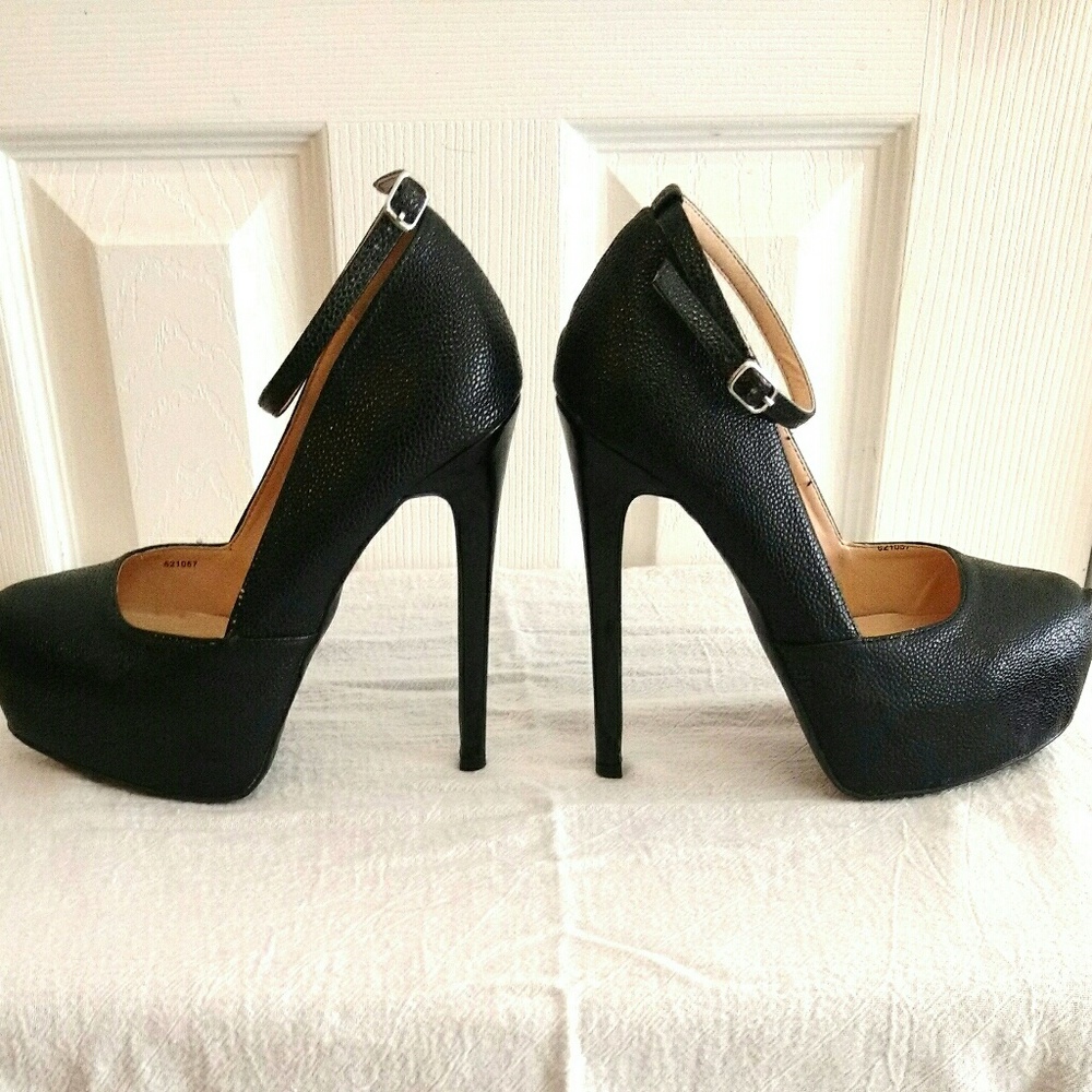 Charlotte Russe Black Pumps