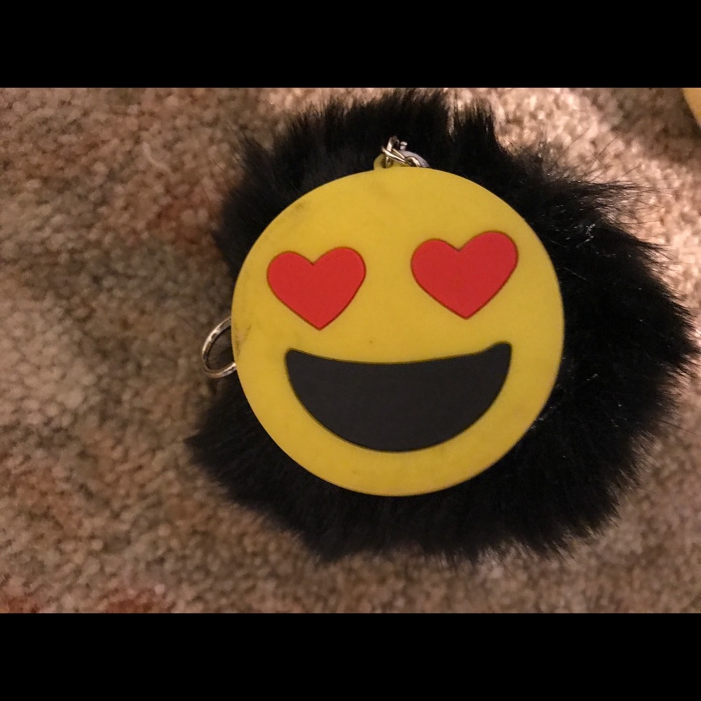 Emoji puff keychain 😍