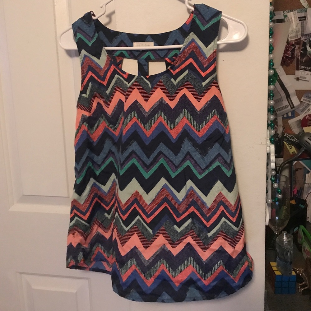Vestique Cut-out Tanktop