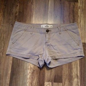 Khaki Hollister shorties!