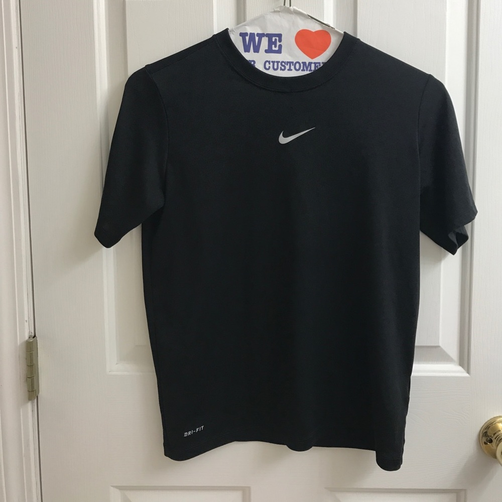 ✨Women's Nike dri-fit top