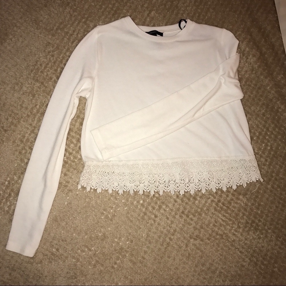 NWOT Long Sleeve Crop Top with Lace ✨