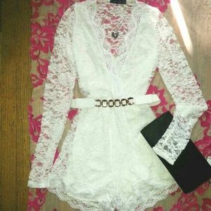 ♡Classy Short White Flower Lace Romper with Belt♡