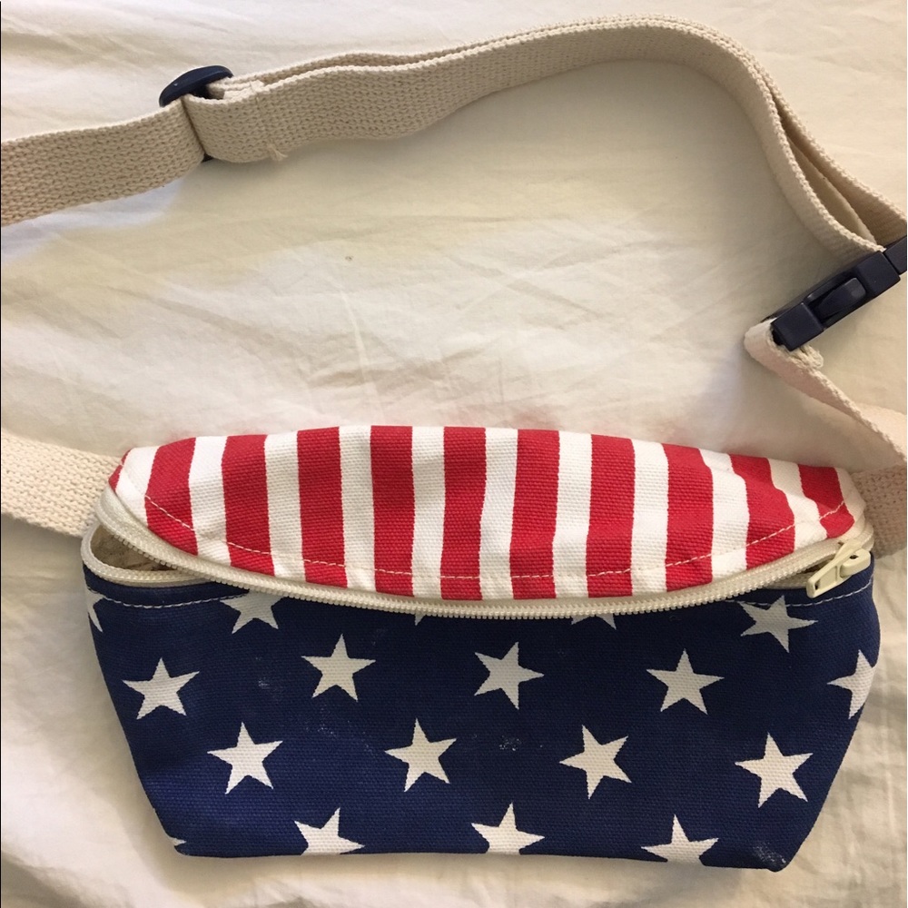 Vintage-look American Flag Fannypack