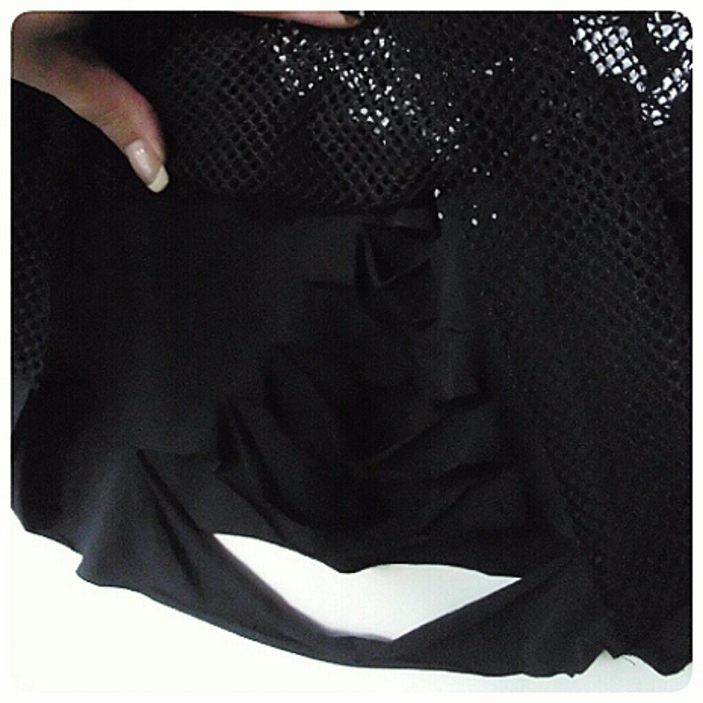 DISTRESSED WORLD ROCK FISHNET SKULL TOP! - Picture 5 of 8