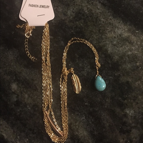 ‼️DEAL INSIDE‼️ Gold Layered Necklace - Picture 2 of 7