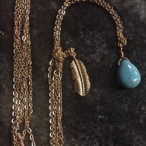 ‼️DEAL INSIDE‼️ Gold Layered Necklace - Picture 3 of 7