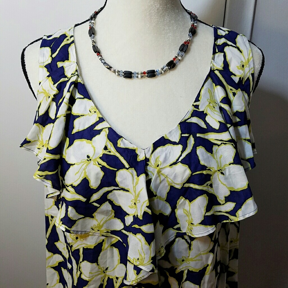 Loft Ruffled Sleeveless White Lily Flower Blouse