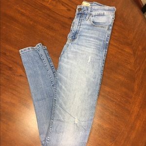 High waisted light wash jeans