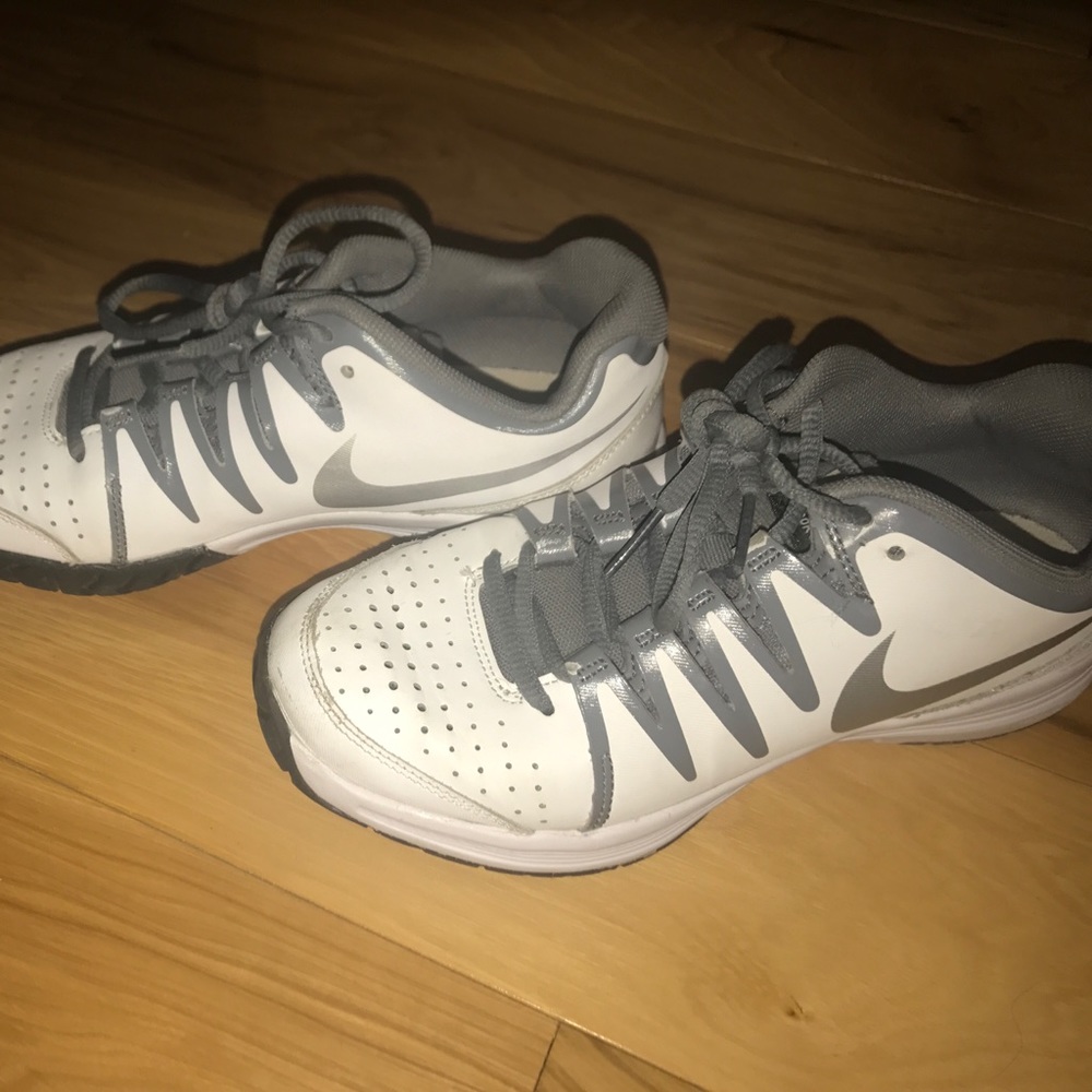 Nike size 6.5 volleyball shoes, only worn once
