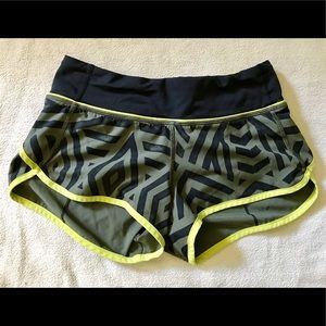 Size 2 Lululemon Speed Short 4-way Stretch 2.5"