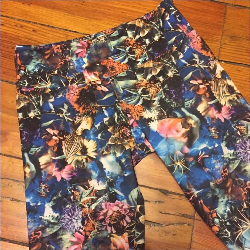ONZIE Desert Lily capris