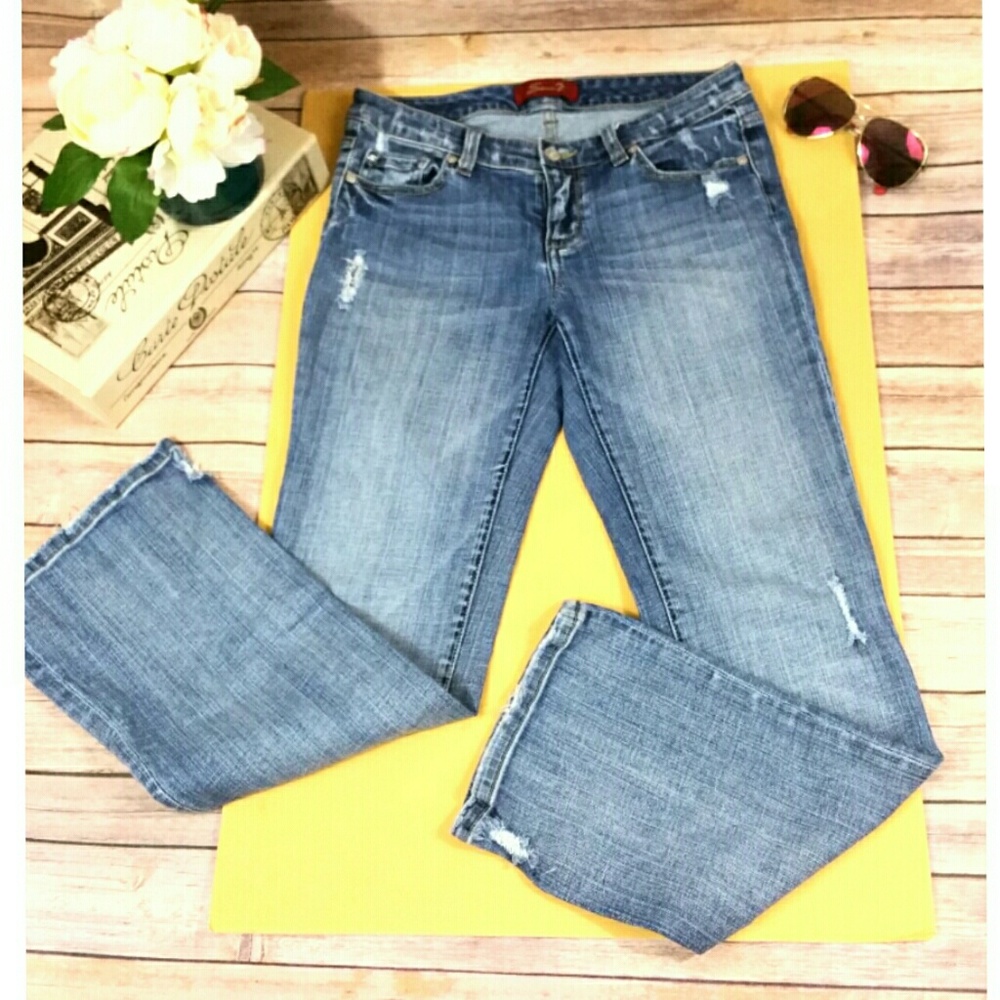 Seven7 distressed jeans with swarovski back 4P